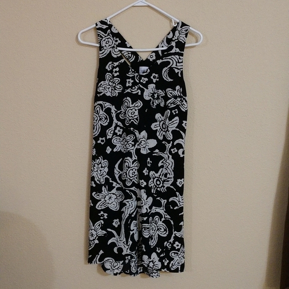 CAbi Dresses & Skirts - CAbi Casual Floral Racer back Tank Dress Size XS